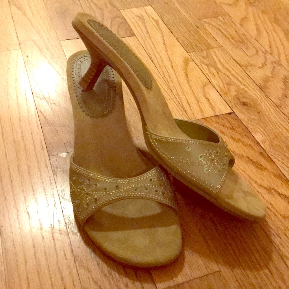 SOLD💰FIONI “Kastle” Beaded Kitten Heel👑💚📌⬇️$39